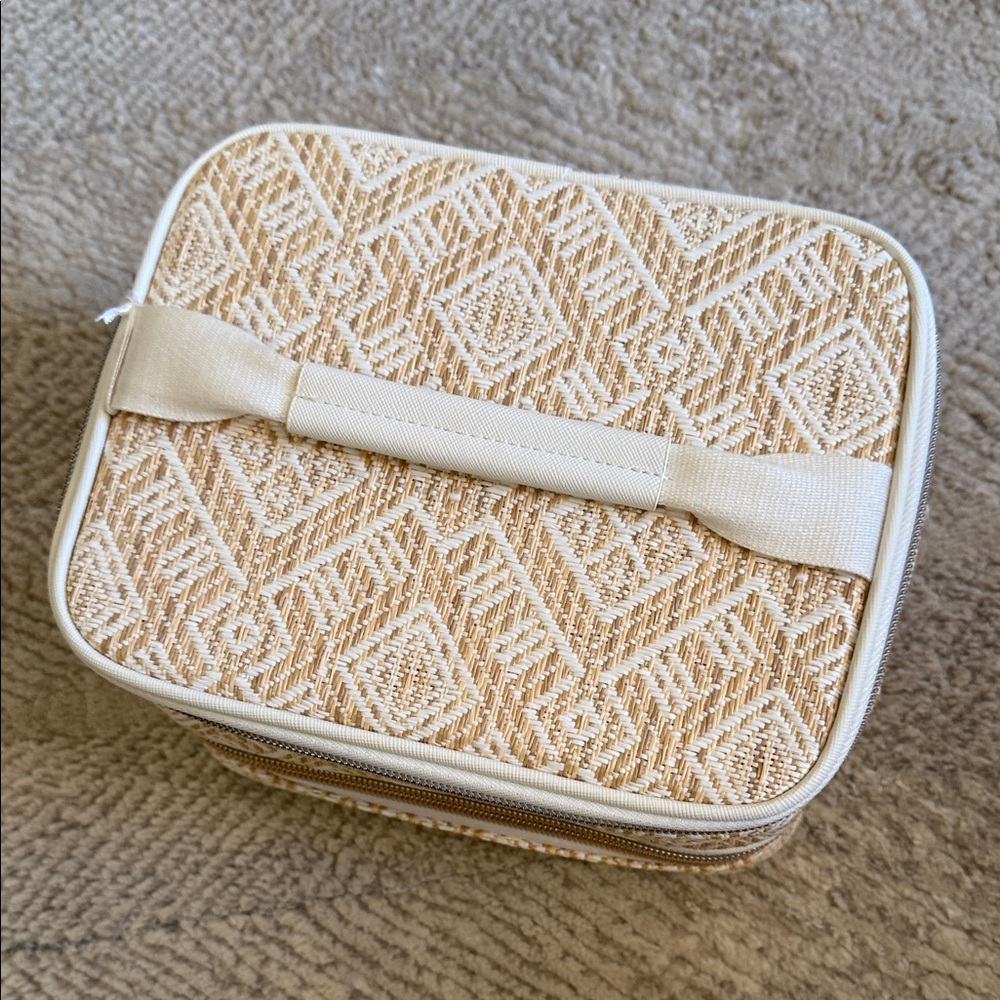 Stephanie Johnson BRAND NEW Tan and Cream Travel Case. (Original price $94) - Picture 4 of 12